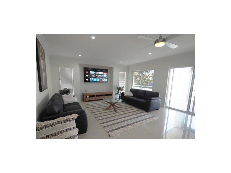 2 Coral Gables Key, Broadbeach Waters QLD 4218