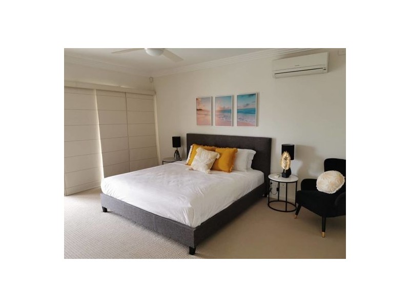 2 Coral Gables Key, Broadbeach Waters QLD 4218