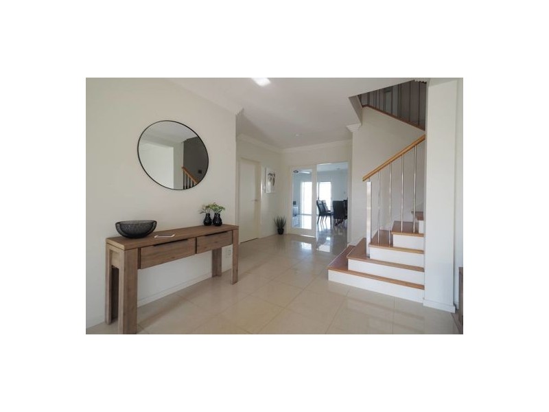 2 Coral Gables Key, Broadbeach Waters QLD 4218