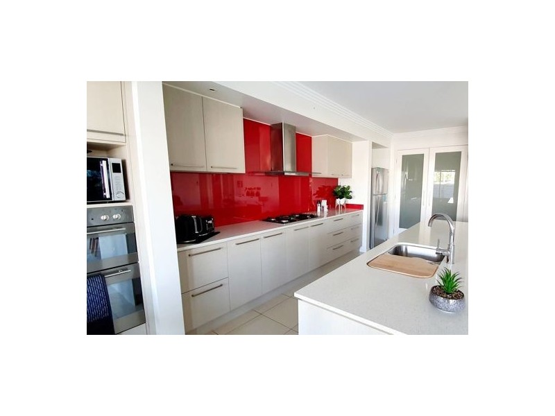 2 Coral Gables Key, Broadbeach Waters QLD 4218