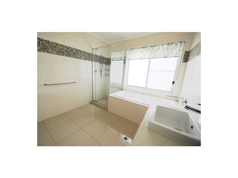 2 Coral Gables Key, Broadbeach Waters QLD 4218