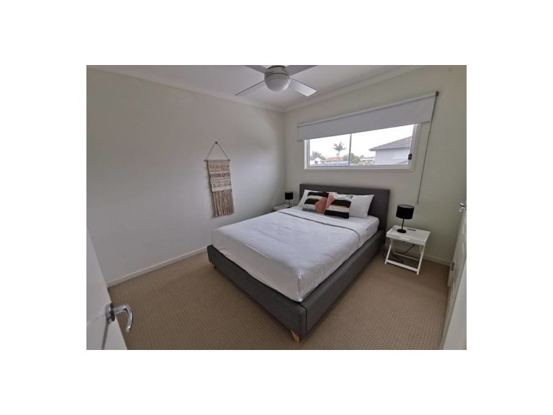 2 Coral Gables Key, Broadbeach Waters QLD 4218