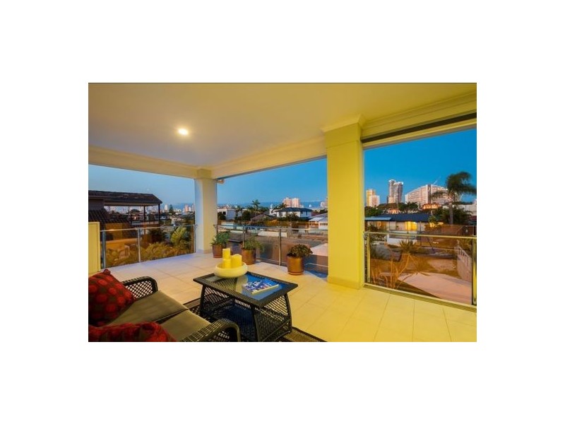 2 Coral Gables Key, Broadbeach Waters QLD 4218