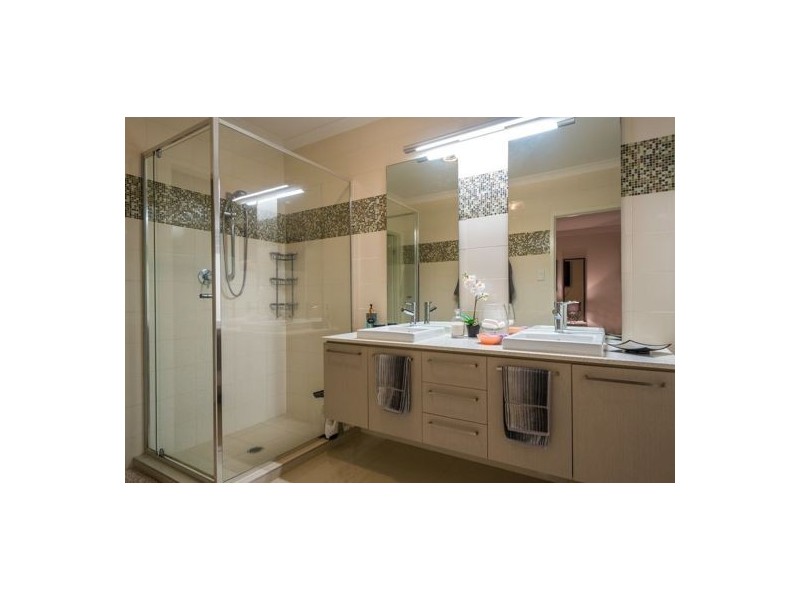 2 Coral Gables Key, Broadbeach Waters QLD 4218