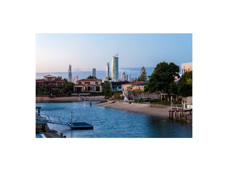 2 Coral Gables Key, Broadbeach Waters QLD 4218