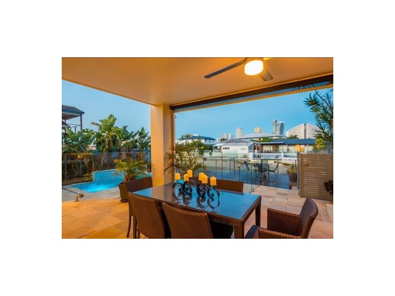 2 Coral Gables Key, Broadbeach Waters QLD 4218