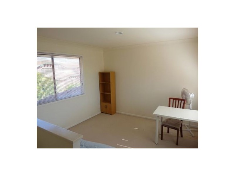 80 75 Brown Street, Labrador QLD 4215