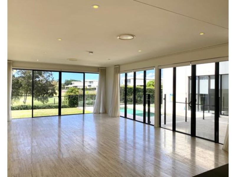 2 The Dress Circle, Benowa QLD 4217