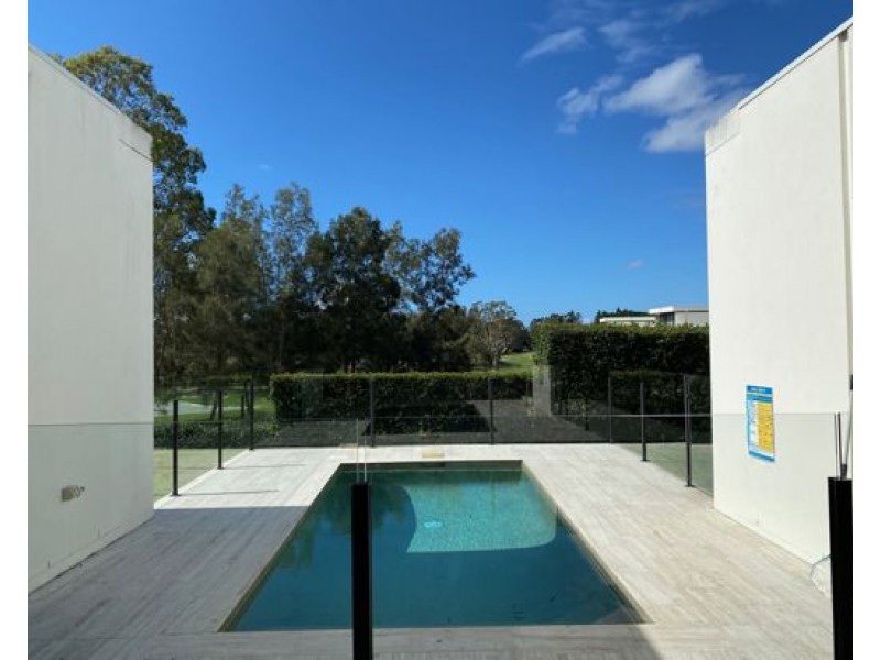 2 The Dress Circle, Benowa QLD 4217