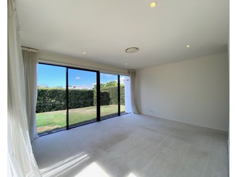 2 The Dress Circle, Benowa QLD 4217