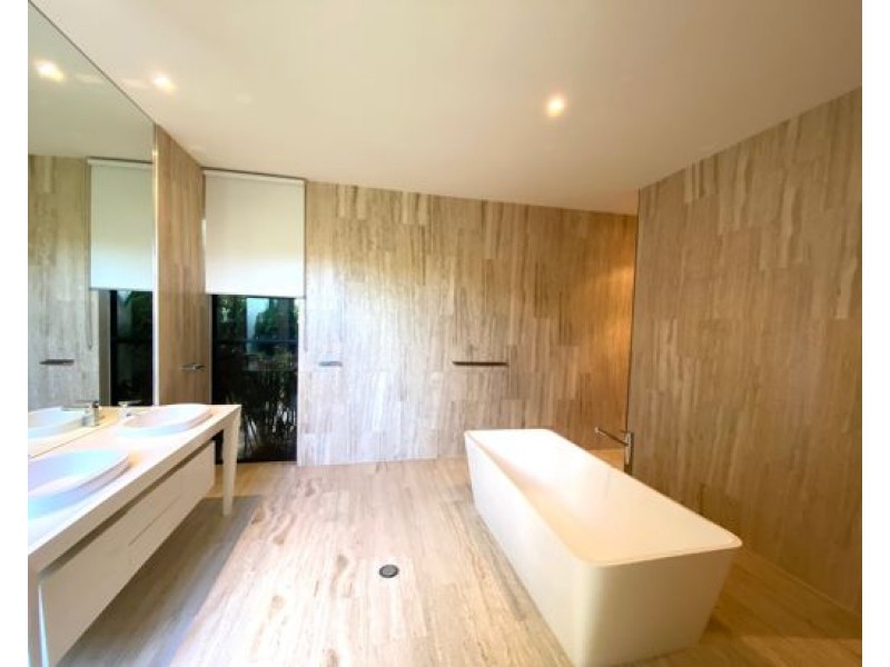 2 The Dress Circle, Benowa QLD 4217