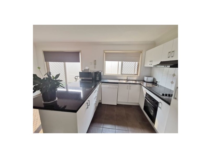 2 Anaheim drive, Helensvale QLD 4212