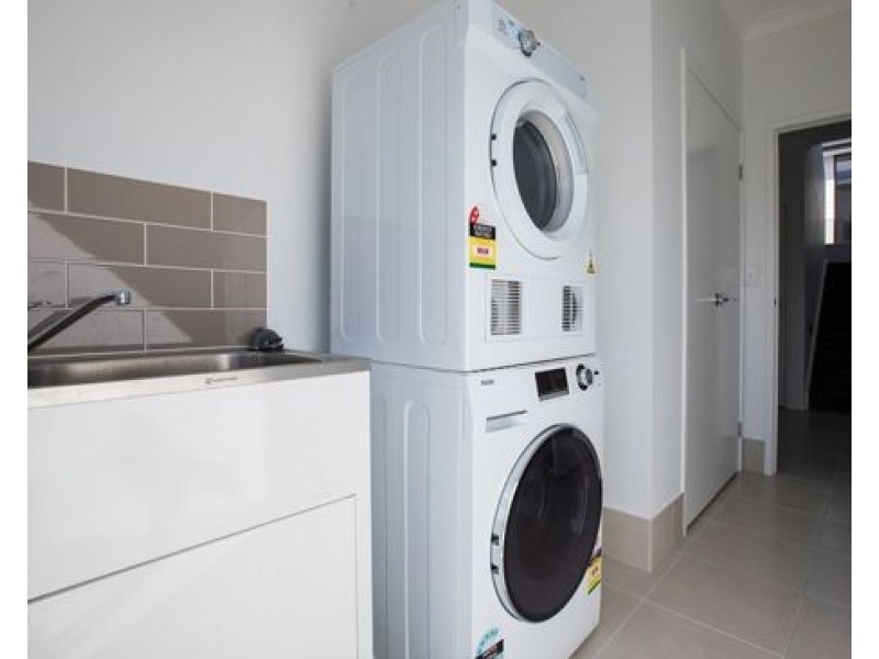 28 Amazon Circuit, Helensvale QLD 4212