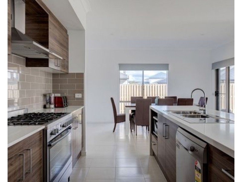 28 Amazon Circuit, Helensvale QLD 4212