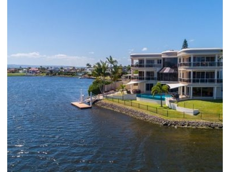 37 San Simeon Dr, Clear Island Waters QLD 4226