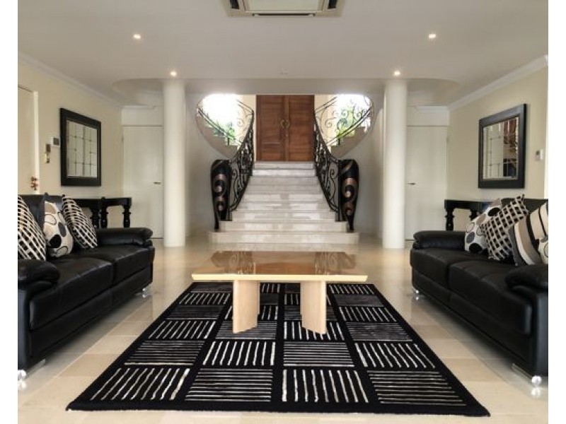 37 San Simeon Dr, Clear Island Waters QLD 4226