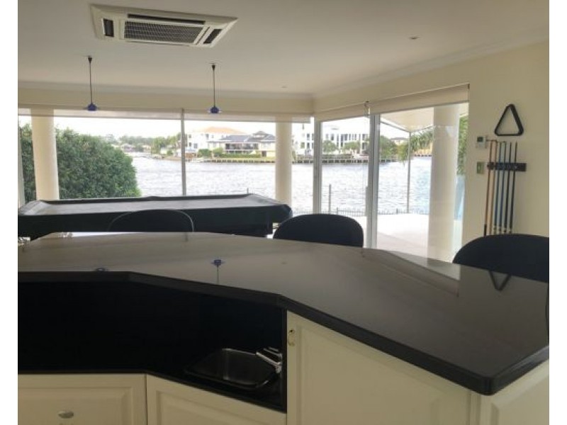 37 San Simeon Dr, Clear Island Waters QLD 4226