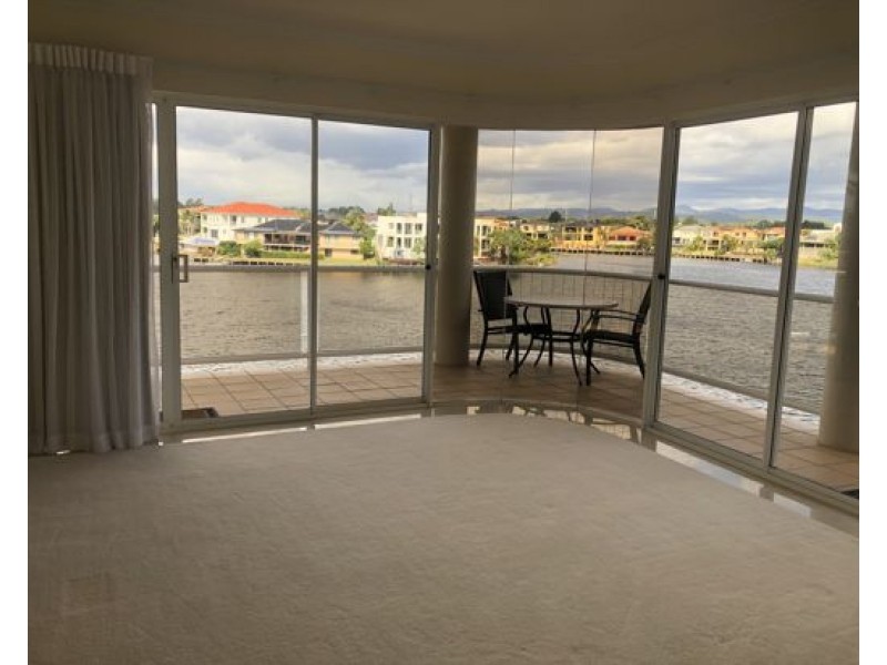 37 San Simeon Dr, Clear Island Waters QLD 4226