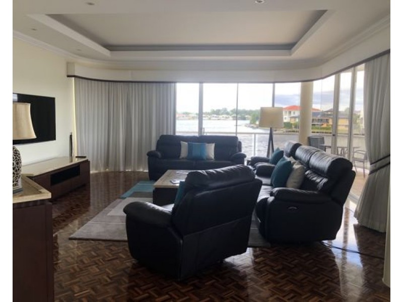 37 San Simeon Dr, Clear Island Waters QLD 4226