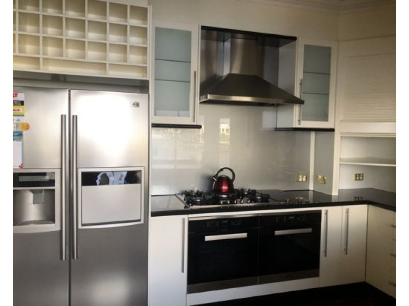 37 San Simeon Dr, Clear Island Waters QLD 4226