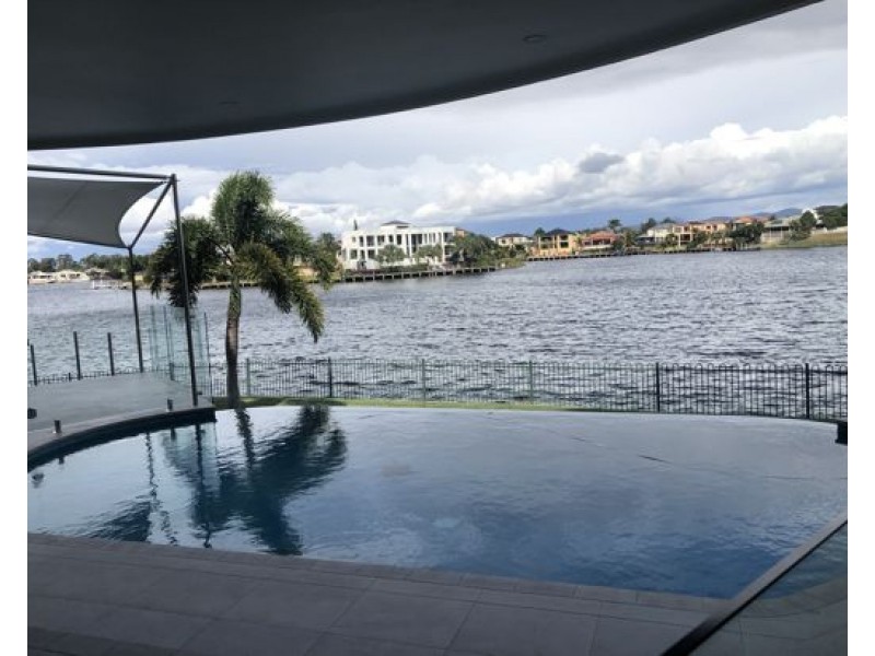 37 San Simeon Dr, Clear Island Waters QLD 4226