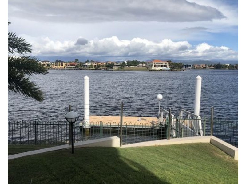 37 San Simeon Dr, Clear Island Waters QLD 4226