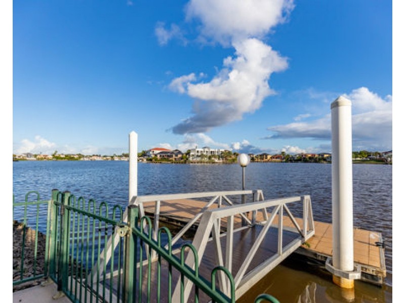 37 San Simeon Dr, Clear Island Waters QLD 4226