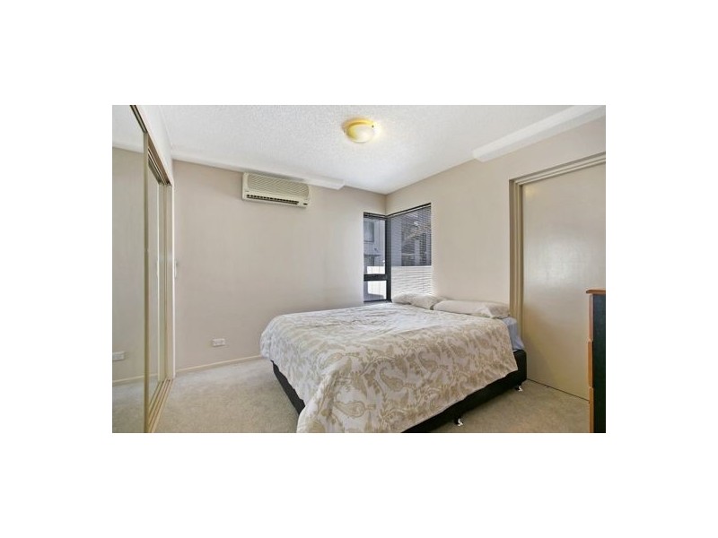 12/7 Landsborough tce, Toowong QLD 4066