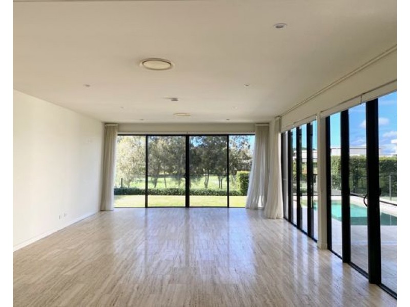 7 The Dress Circle, Benowa QLD 4217