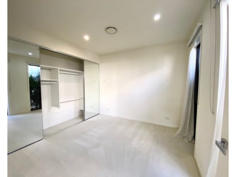 7 The Dress Circle, Benowa QLD 4217