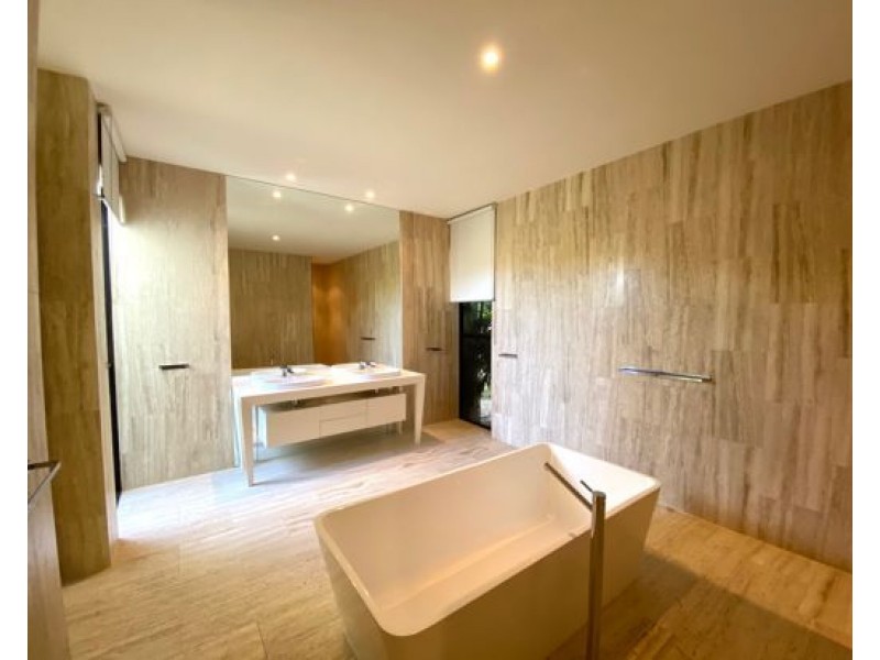 7 The Dress Circle, Benowa QLD 4217