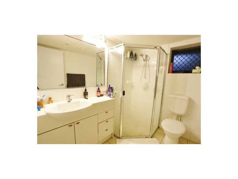 17 7 landsborough tce, Toowong QLD 4066