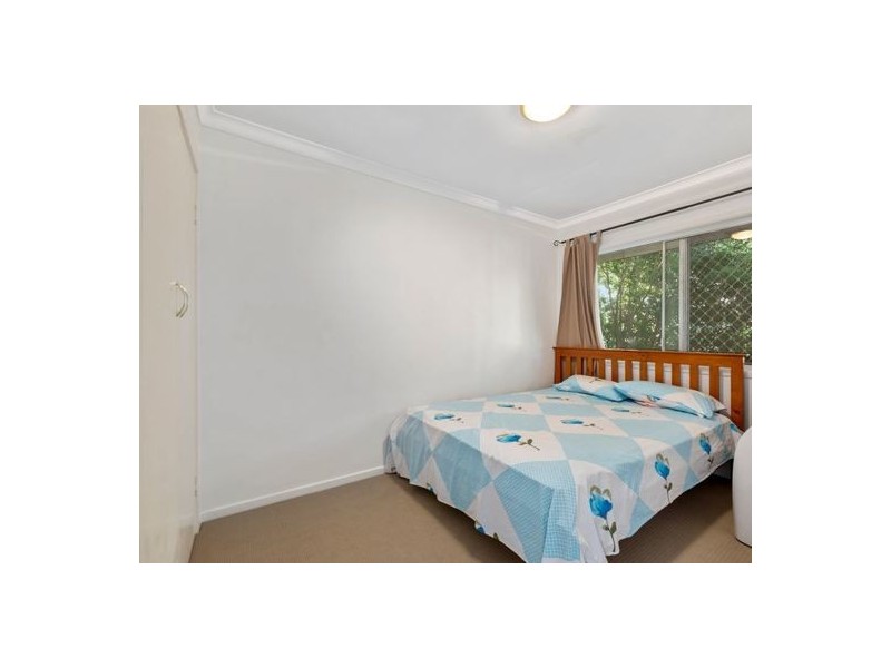 2/57 crown st, Holland Park West QLD 4121