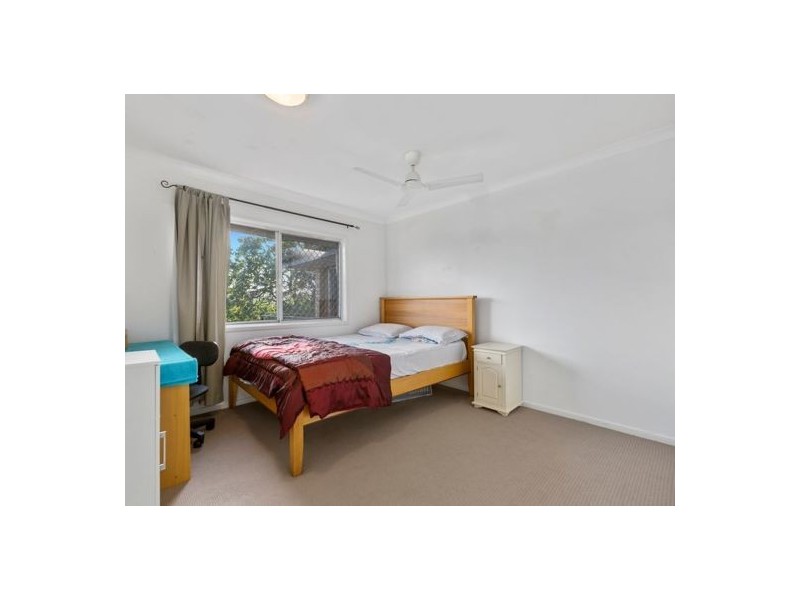 2/57 crown st, Holland Park West QLD 4121