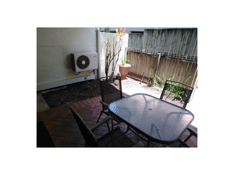 2 Waverley Road, Taringa QLD 4068