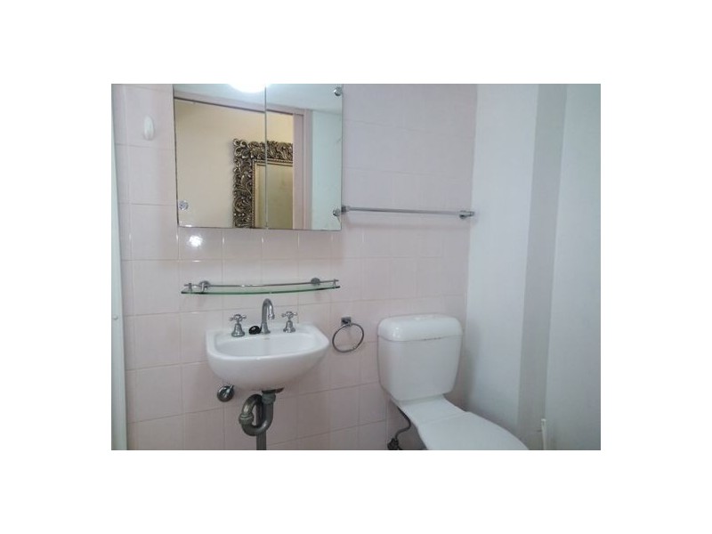 2 Waverley Road, Taringa QLD 4068