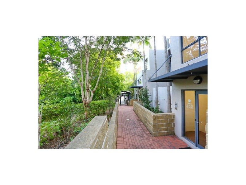 28 7 landsborough tce, Toowong QLD 4066