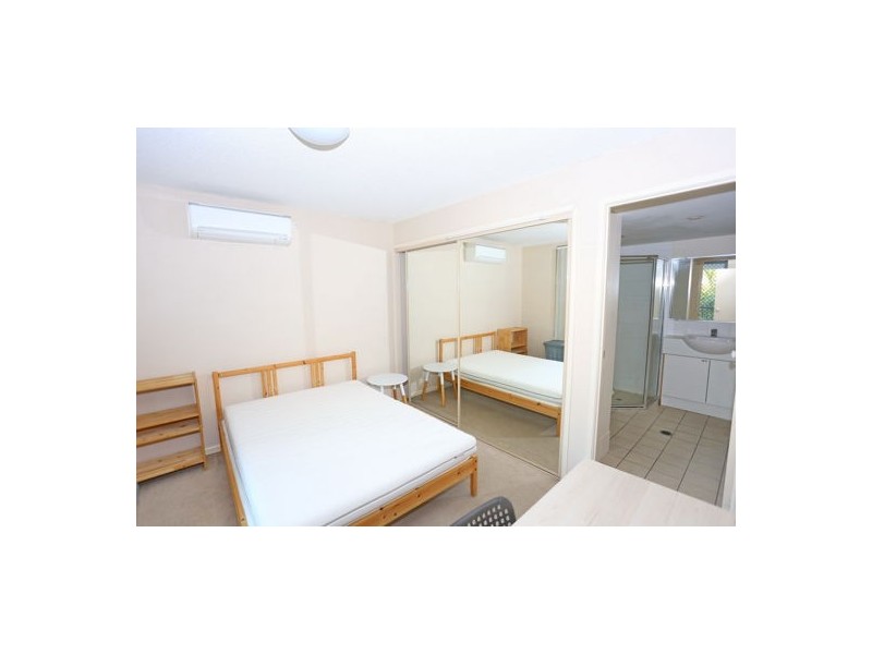 11 7 landsborough tce, Toowong QLD 4066