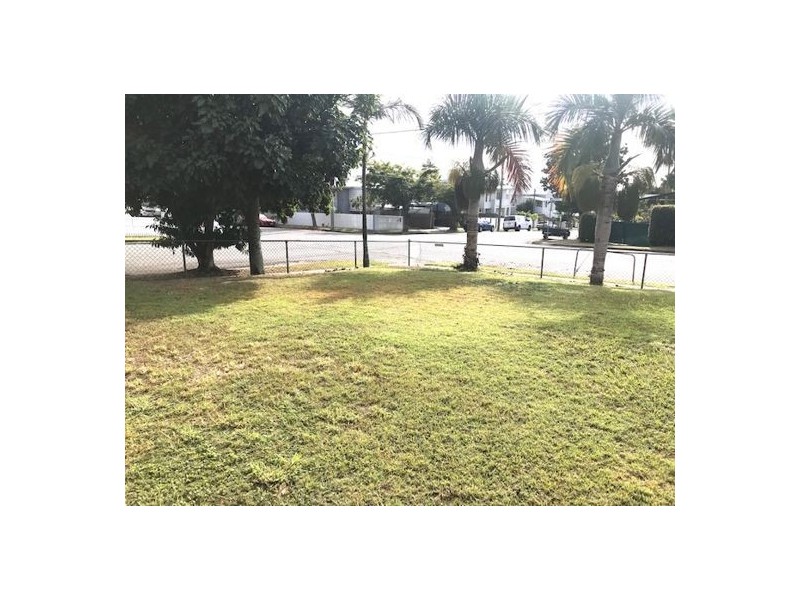 8 Akonna Street, Wynnum QLD 4178