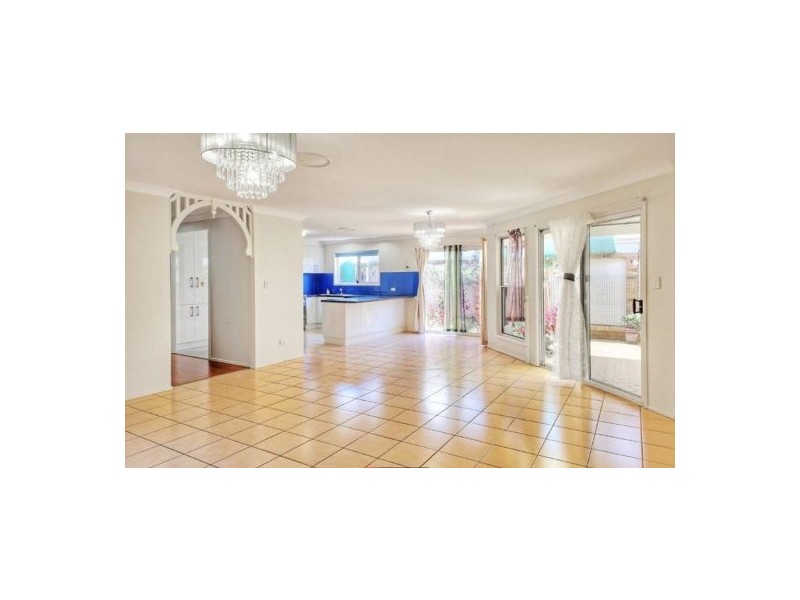 4 Eastcourt Lane, Sunnybank Hills QLD 4109