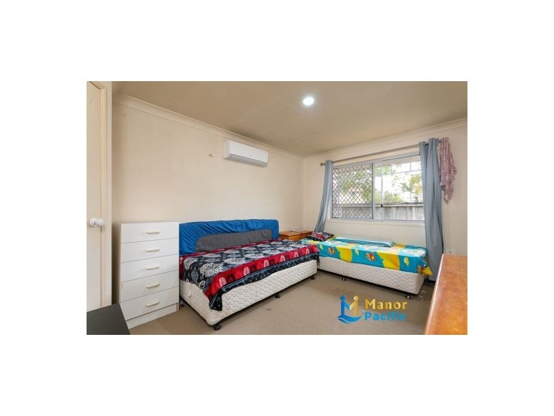 32 Lawrence Close, Robertson QLD 4109