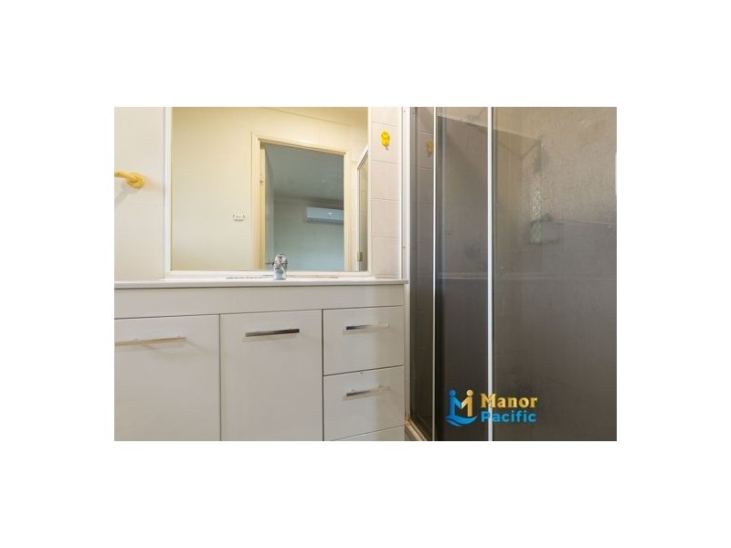 32 Lawrence Close, Robertson QLD 4109