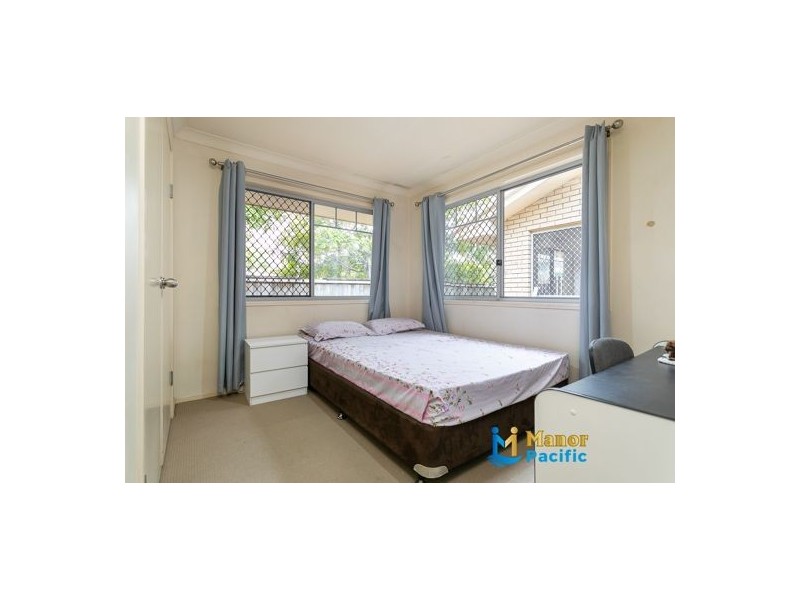 32 Lawrence Close, Robertson QLD 4109