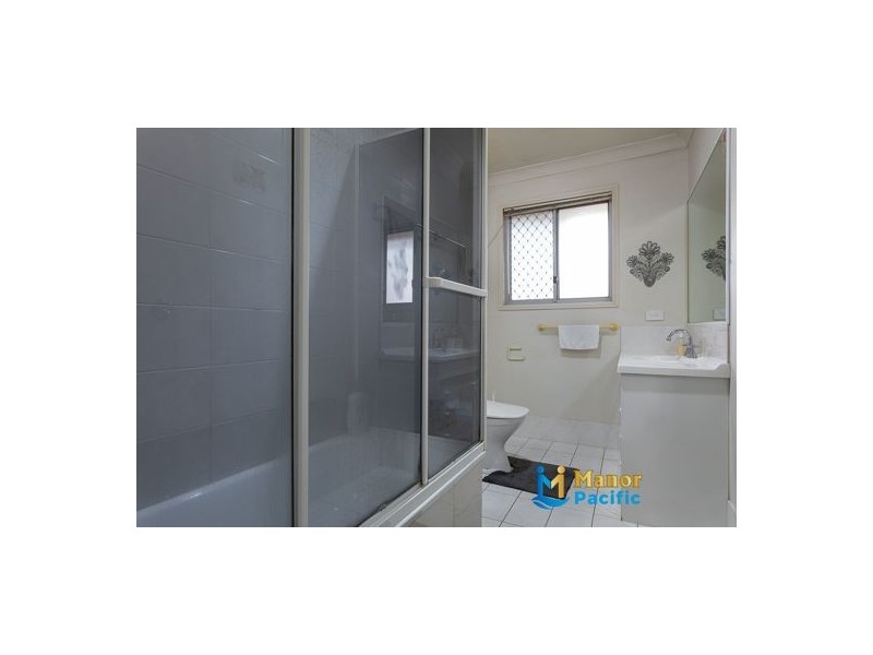 32 Lawrence Close, Robertson QLD 4109