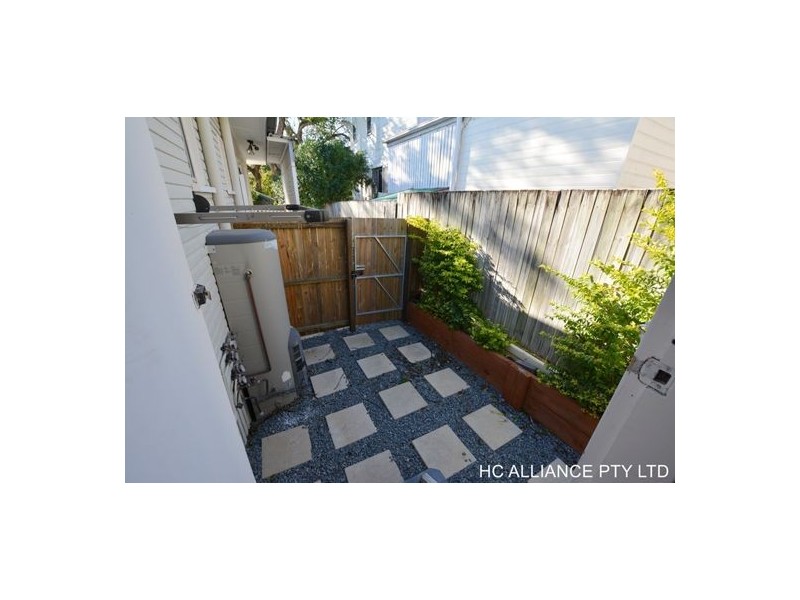 8 67 HEUSSLER TCE, Milton QLD 4064