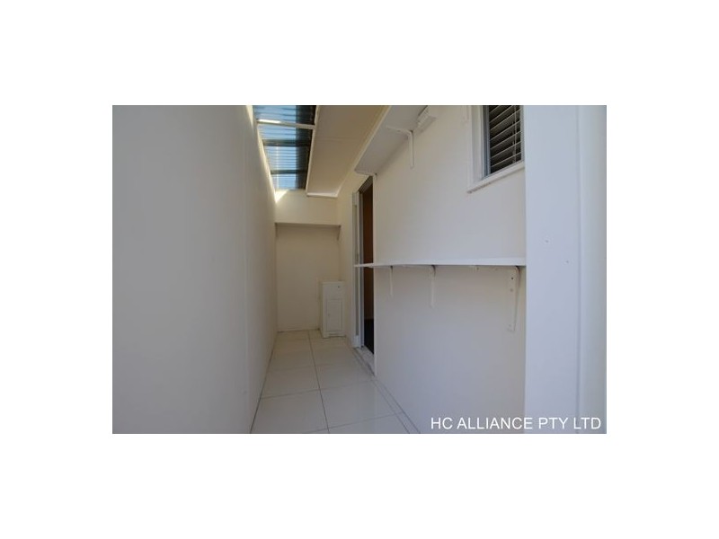 8 67 HEUSSLER TCE, Milton QLD 4064
