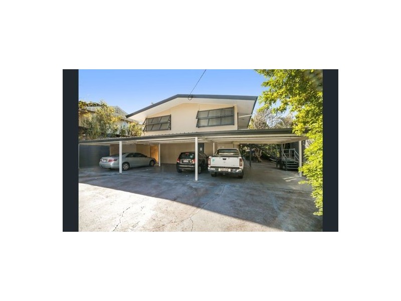 240 Carmody Rd, St Lucia QLD 4067