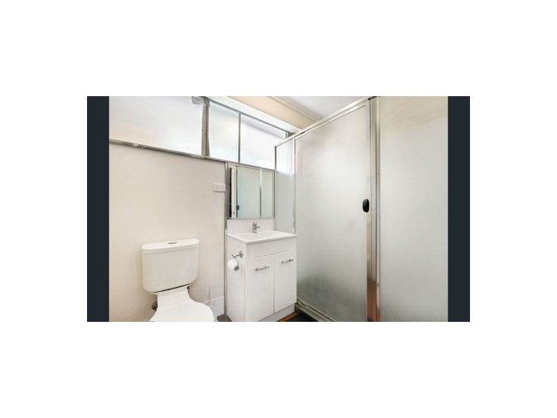 240 Carmody Rd, St Lucia QLD 4067