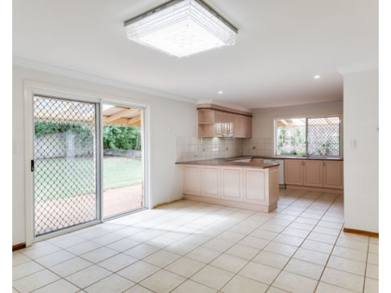 40 Lingle Street, Robertson QLD 4109