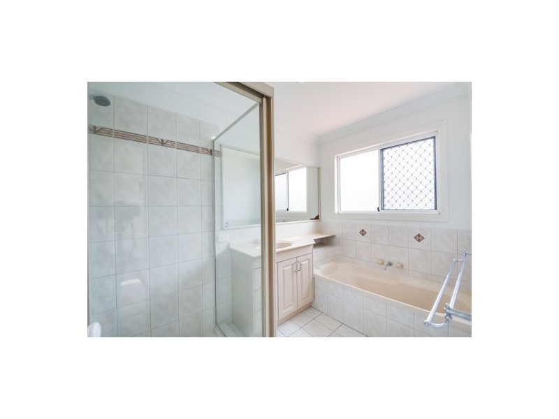 40 Lingle ST, Robertson QLD 4109